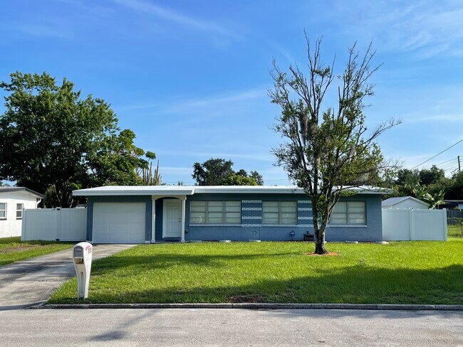 Building Photo - 1515 Sawyerwood Ave