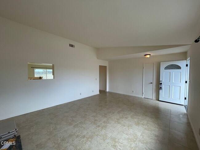 Building Photo - 400 Fairbourne Pl