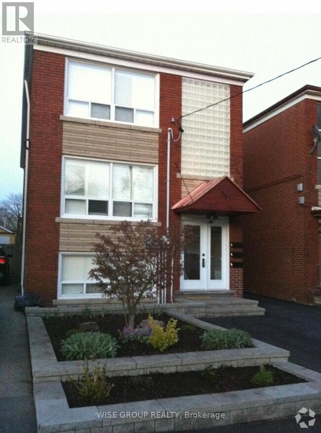 Building Photo - 387 Winona Dr