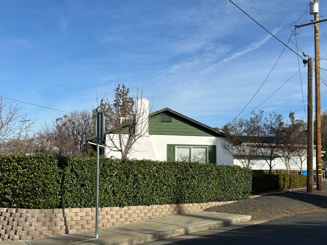 Foto del edificio - 1295 Floral Ave