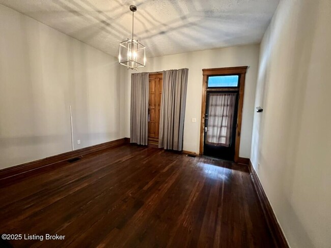 Building Photo - 925 S Preston St