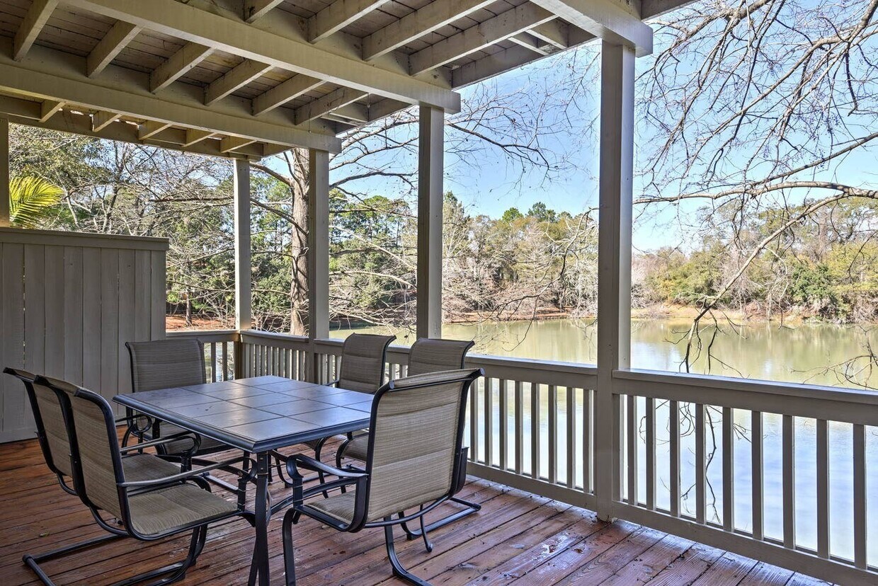 Foto principal - Completely remodeled and furnished Waterfr...