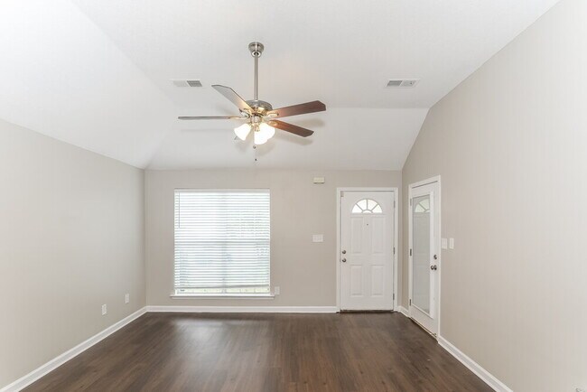 Foto del edificio - 2775 Maggie Woods Pl