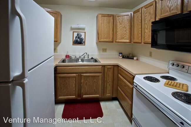 Building Photo - 1304 Holly Dr