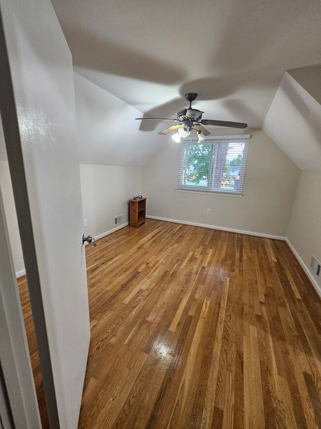 Foto del edificio - 8104 Glover Ct