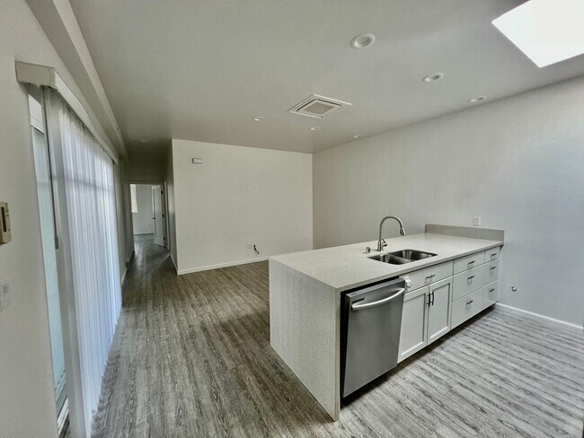 Foto del edificio - 4540 Ingraham St