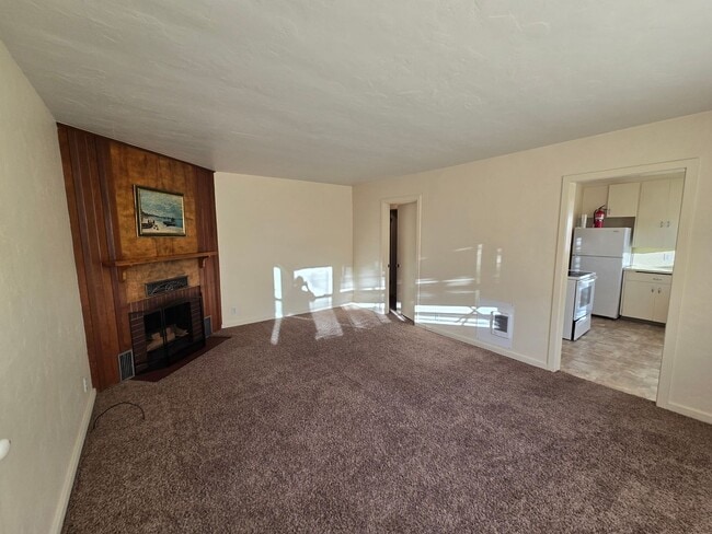 Building Photo - Cozy 2 bedroom Duplex Near Willamette U.