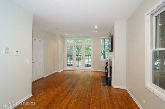 Building Photo - 1 br, 1 bath Condo - 3026 N Seminary Ave