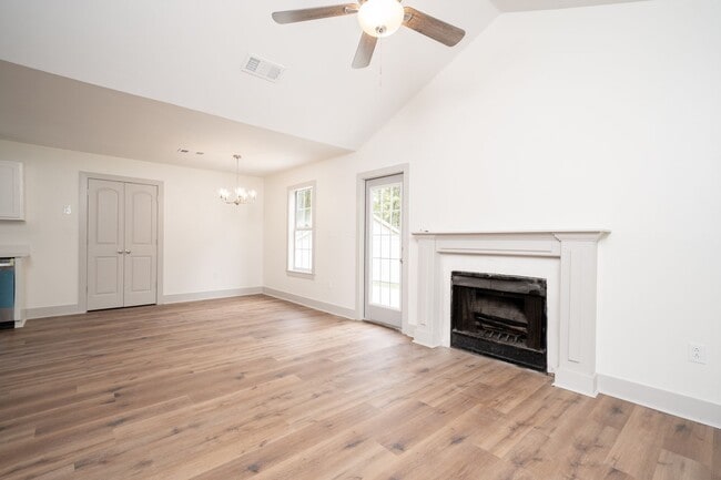 Building Photo - 3BR/2BA Home