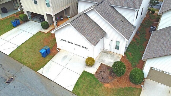 Building Photo - 408 Privet Cir