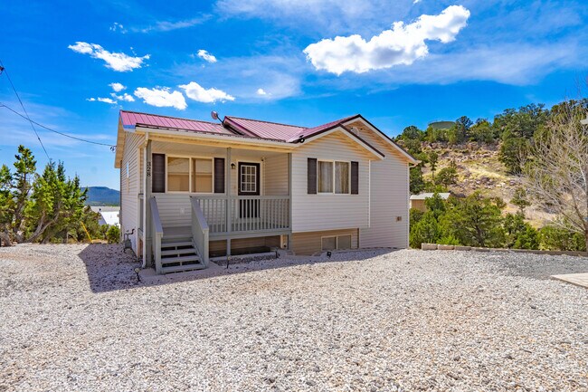 Foto del edificio - 328 Hillcrest Cir