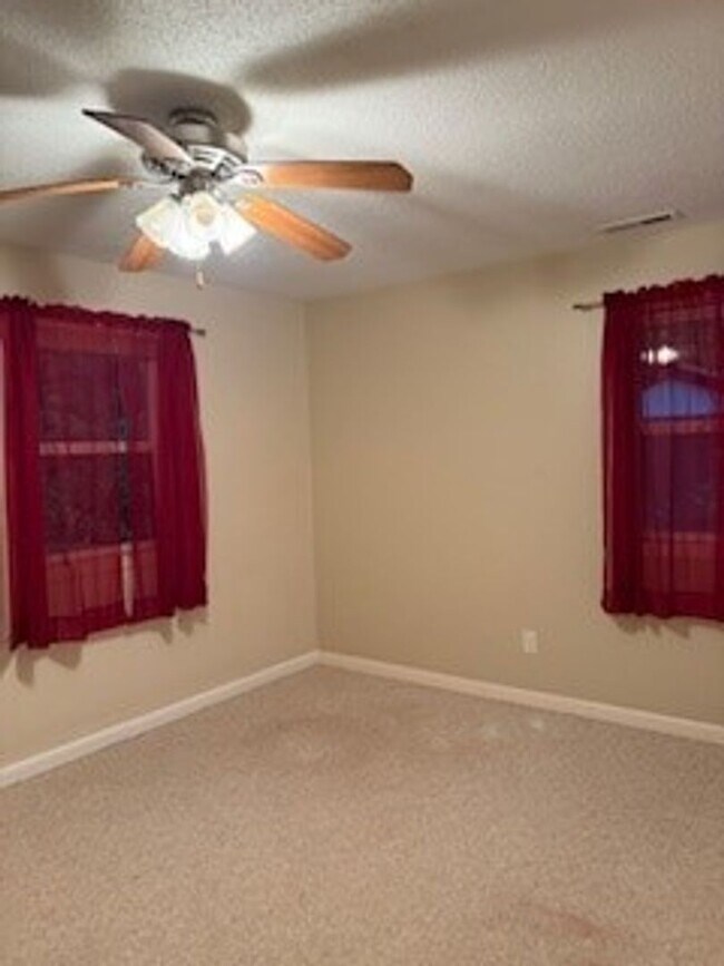 Foto del edificio - 769 Cane Creek Rd