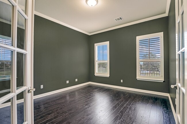 Building Photo - Rough Hollow Executive Lease