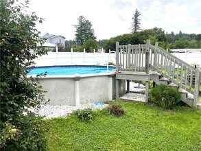 Building Photo - 170 Main St