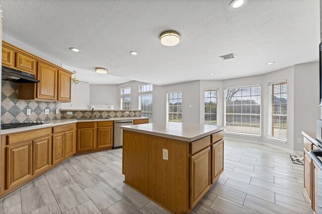 Building Photo - 2215 Winecup Ln