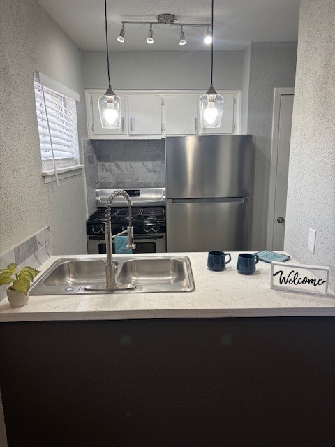 One Bedroom Kitchen View - Mangum Oaks