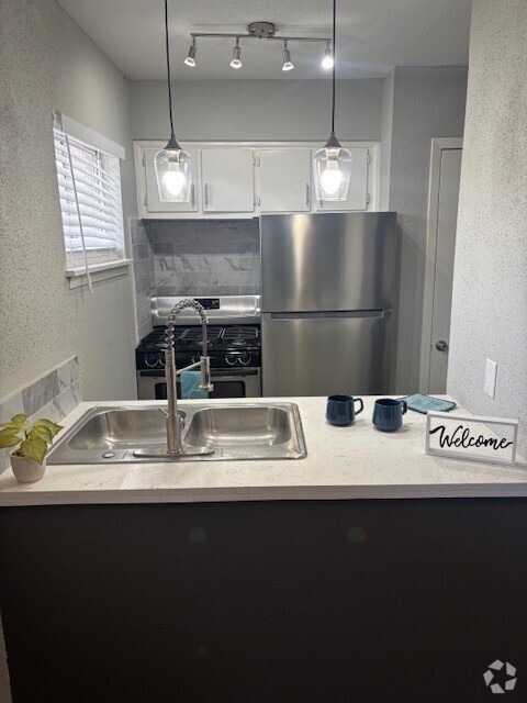 One Bedroom Kitchen View - Mangum Oaks