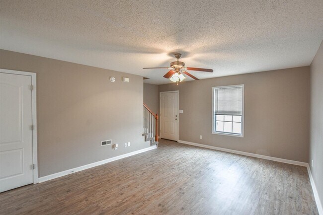 Foto del edificio - 513 Patriot Park Ct