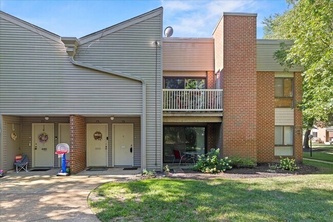 Building Photo - 805 Sugarbush Ct