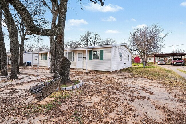 Building Photo - 2211 Barbell Ln