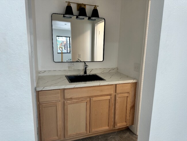 Foto del edificio - 1078 E White Mountain Blvd