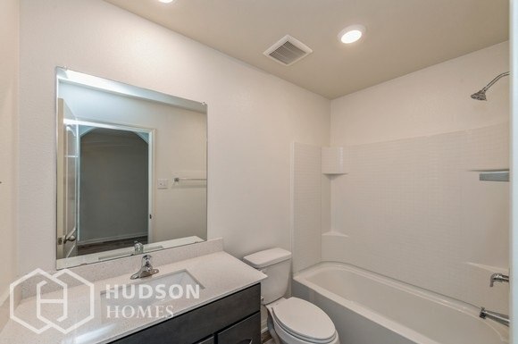 Foto del edificio - NOW AVAILABLE! 8424 Steel Dust Dr, Fort Wo...
