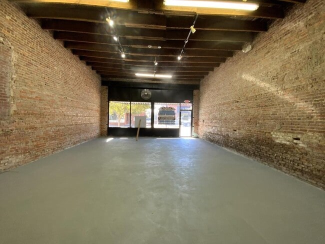 Foto del edificio - 61 E Main St