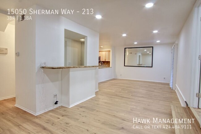 Building Photo - Spacious 2-Bedroom Condo in Gated Parkwood...