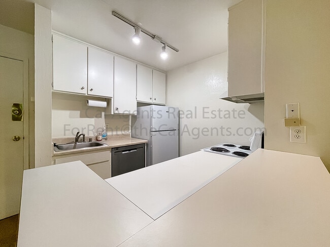 Building Photo - 250 Whitmore St