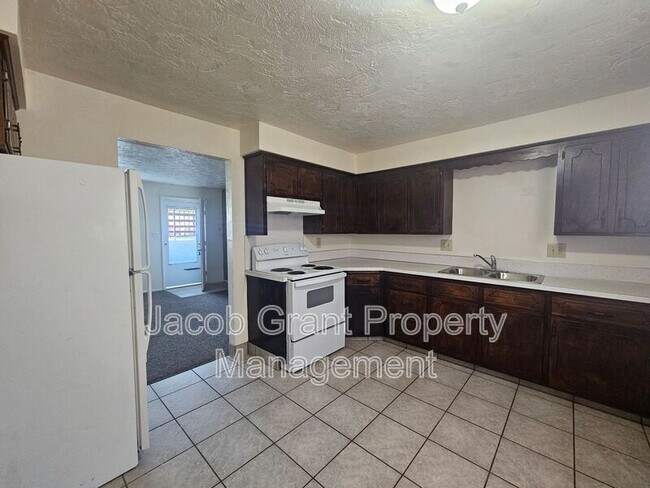 Foto del edificio - 1335 Elizabeth Cir