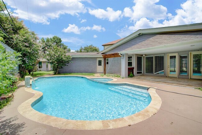 Building Photo - 4054 N Braeswood Blvd