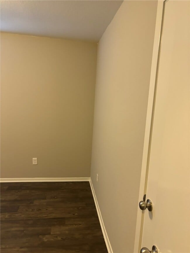 Building Photo - 227 E Anabranch Ct