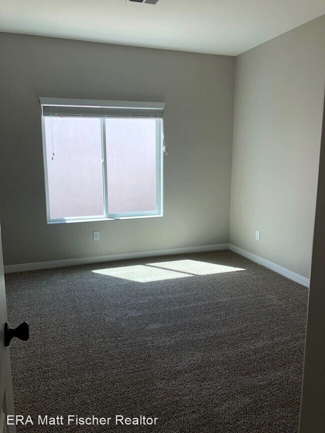Foto del edificio - 3 br, 2 bath House - 392 E Orchid St