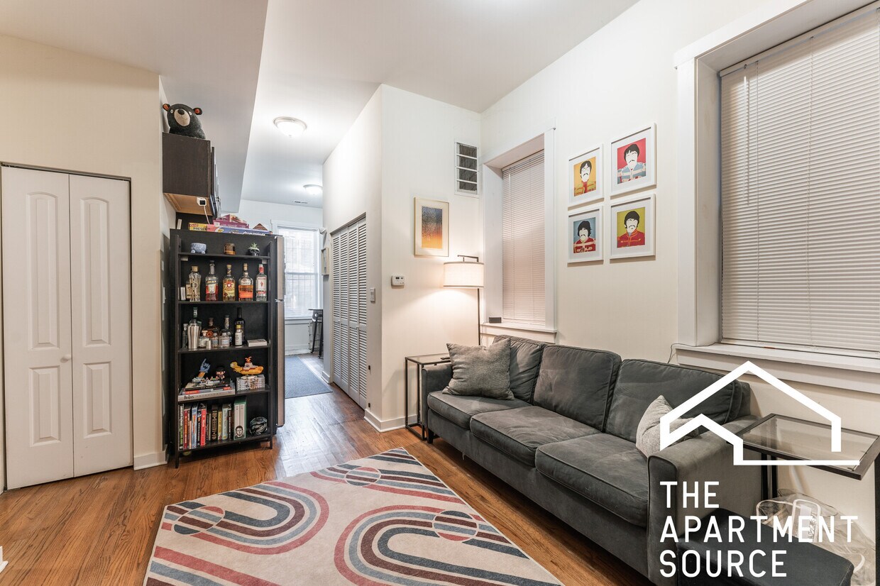 Foto principal - 2146 W Chicago Ave