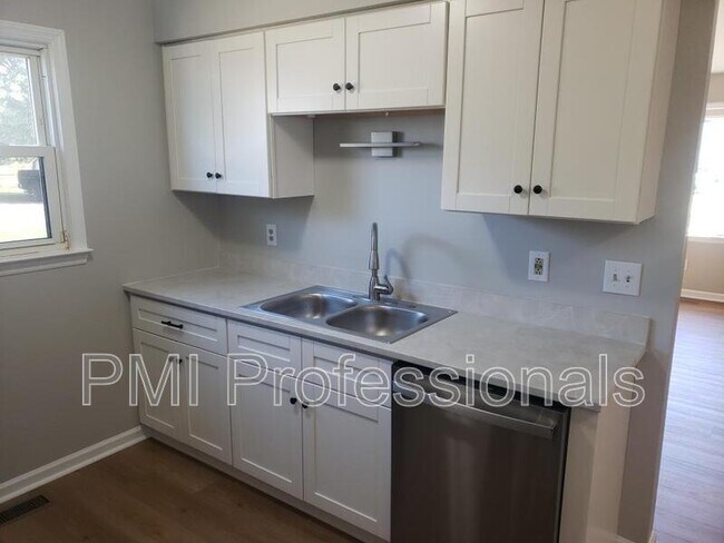 Foto del edificio - 2717 Reynolds Dr
