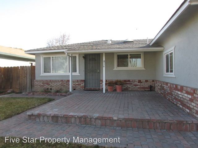 Building Photo - 816 Emerald Pl