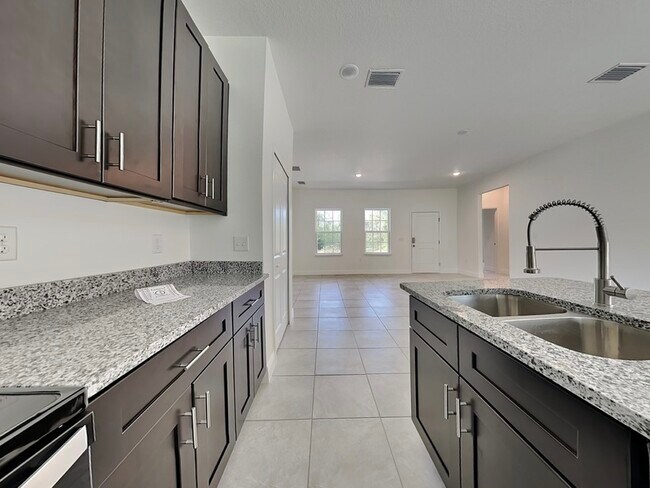 Foto del edificio - 560 Marion Oaks Blvd