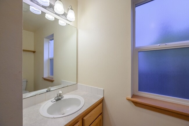 Building Photo - Lake City Living at Its Best Spacious 3BR Townhome with Garage & Easy I-5 Access