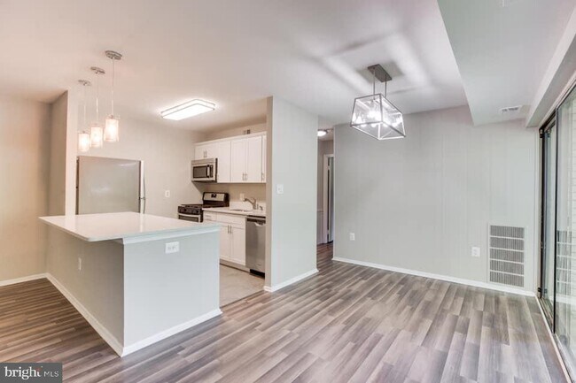 Foto del edificio - 5200 Crossfield Ct