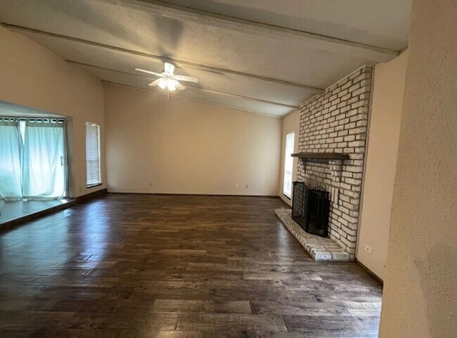Foto del edificio - 3404 Livingston Ln