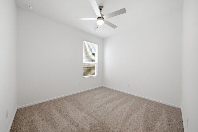 Building Photo - 610 Amber Fls Dr
