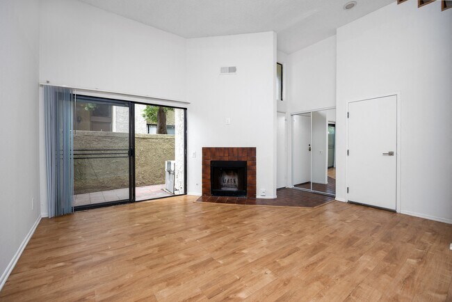 Foto del edificio - Variel Townhomes