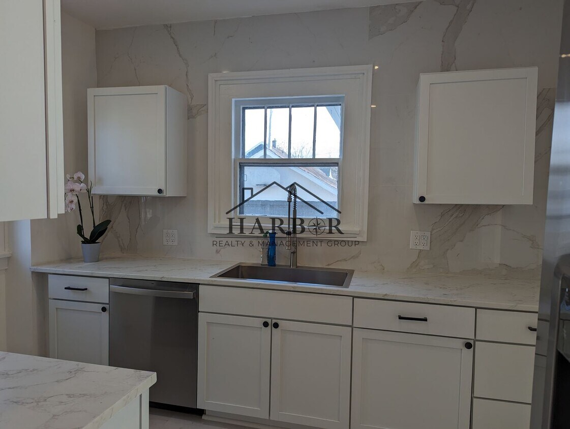 Primary Photo - Renovated 3 Bedroom Single Family Home!
