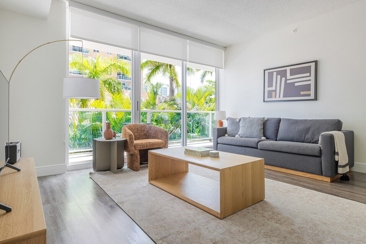 Foto principal - 16900 N Bay Rd