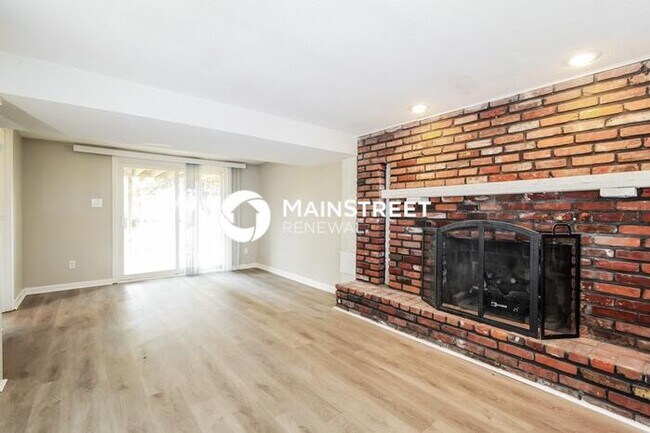Foto del edificio - 3 Bedroom Pet-Friendly Home in Parkville, MO with Main Street Renewal