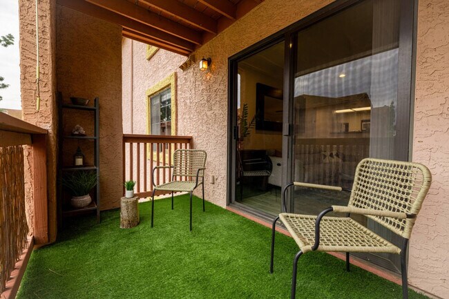 Foto del edificio - 12067 Alta Carmel Ct