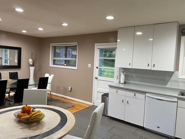 Foto del edificio - 11402 Gainsborough Rd