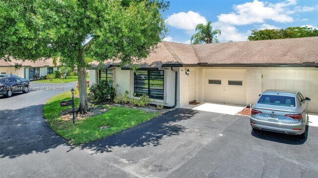 Foto del edificio - 4764 Greentree Crescent