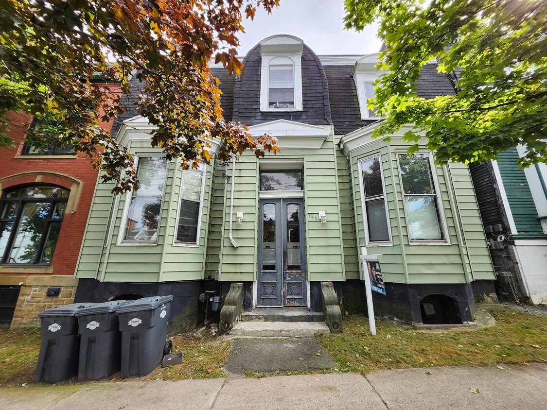 Primary Photo - 196 King St E