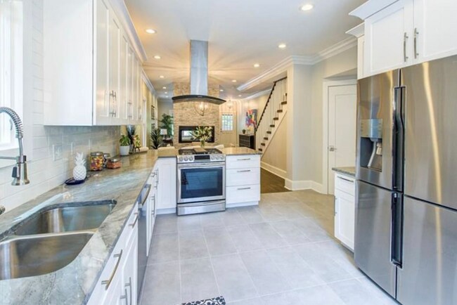 Building Photo - 1929 N Talbott St